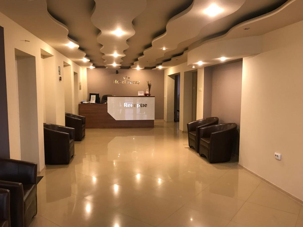 Hotel Caras Оравица Екстериор снимка