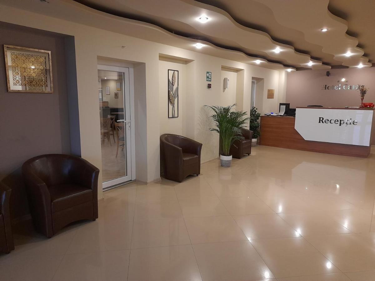 Hotel Caras Оравица Екстериор снимка